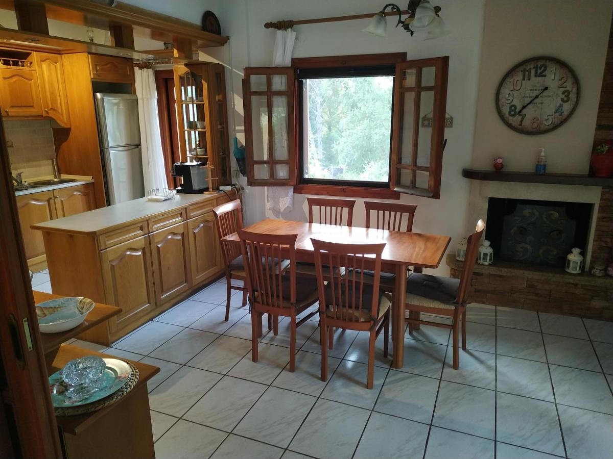 Villa Dimitris Áfra Buitenkant foto